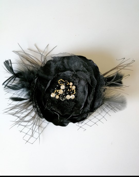 گیره گل مشکی