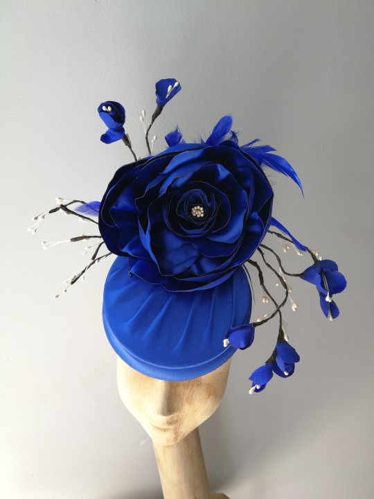 کلاه گل درشت آبی