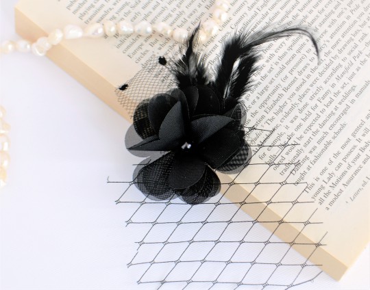 گیره گل مشکی